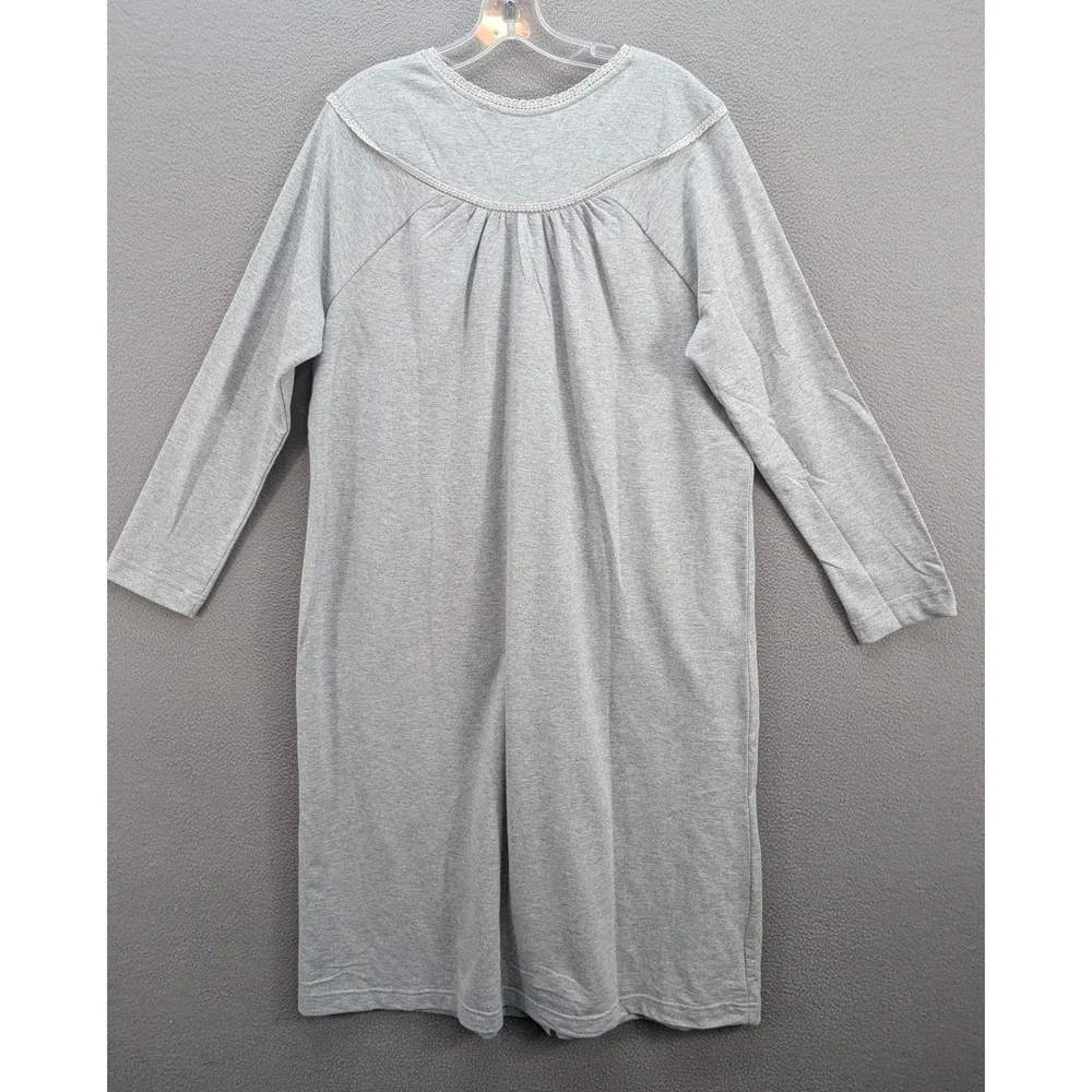 Country Store Floral Embroidered‎ Snap Front Robe Women's M Gray Pockets Granny